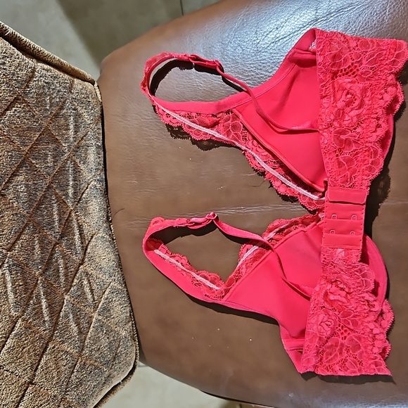 Vintage Victoria Secret Underwire Red Floral Lace Bra Y2K - Picture 2 of 3